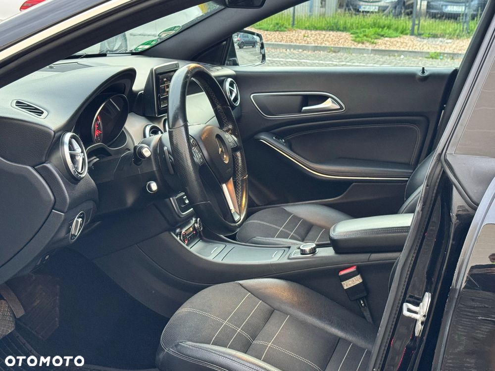 Mercedes-Benz CLA 180 7G-DCT - 15
