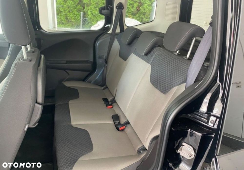 Ford E-Tourneo Courier - 8