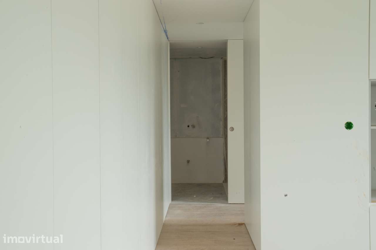 T2 NOVO com Varanda e Lugar de Garagem - Grande imagem: 2/33