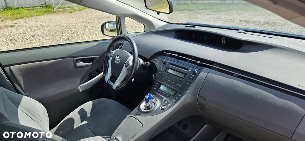 Toyota Prius (Hybrid) - 23
