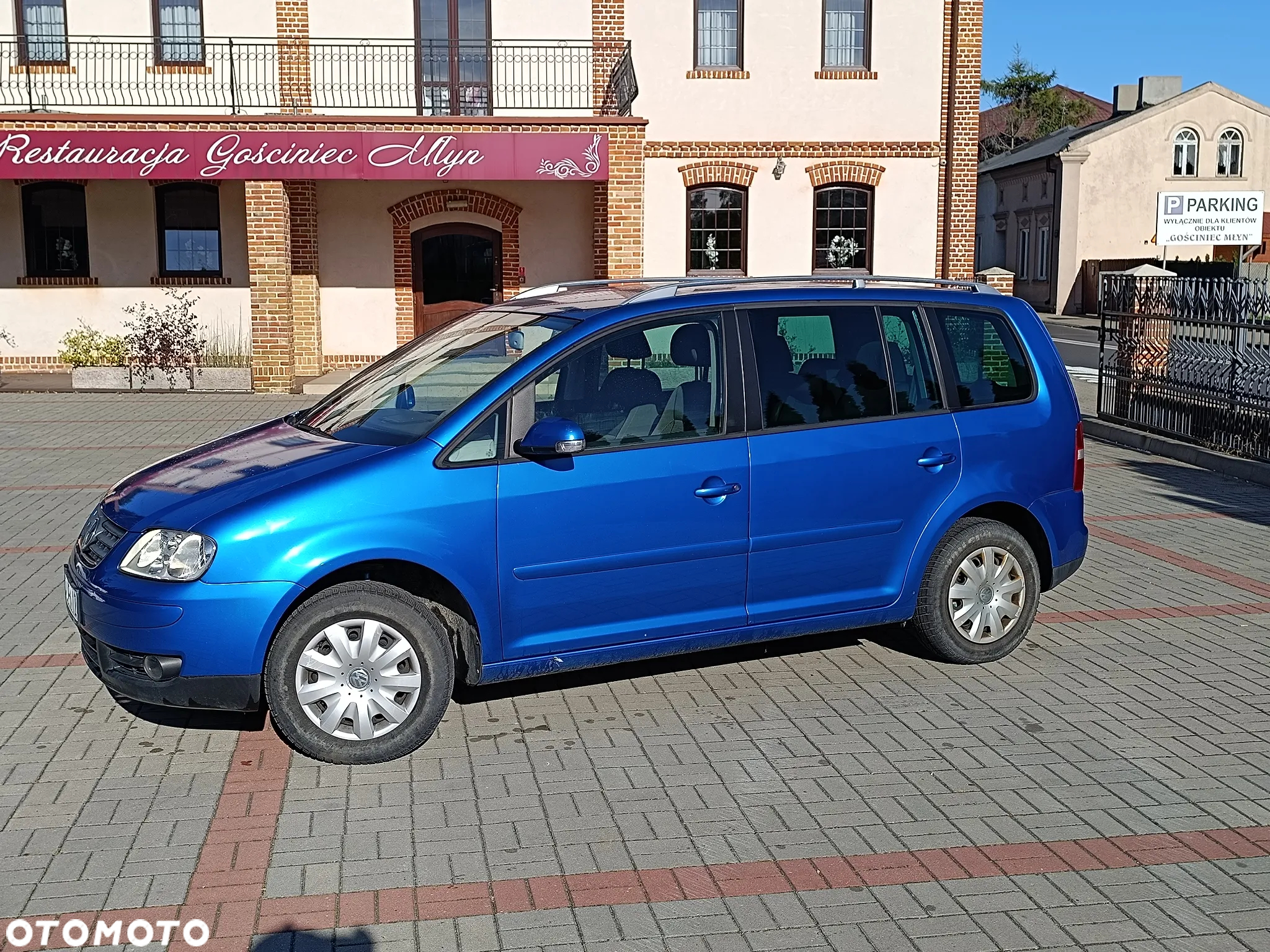 Volkswagen Touran 2.0 TDI Trendline DSG - 3