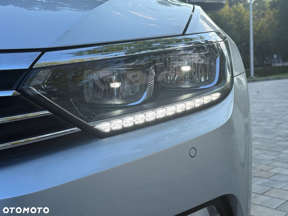 Volkswagen Passat 2.0 TDI SCR Highline - 32