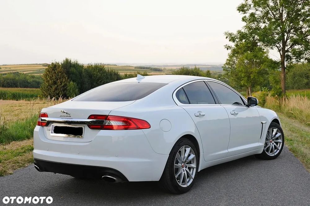 Jaguar XF 2.2 D Premium Luxury - 7