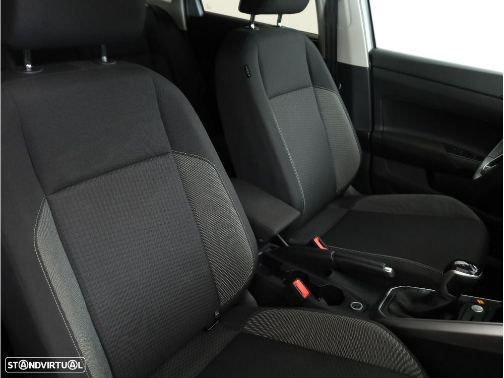 VW Taigo 1.0 TSI Urban DSG - 15