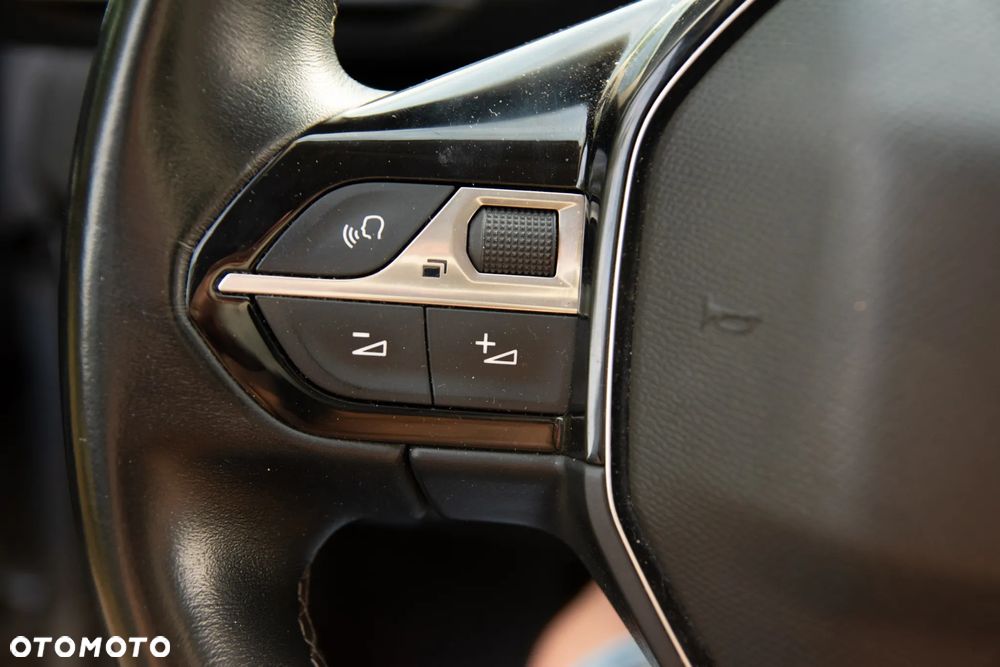 Peugeot 3008 1.2 PureTech Allure S&S - 11