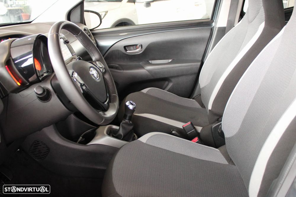 Toyota Aygo 1.0 X-Play+X-Touch - 12