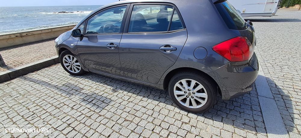 Toyota Auris 1.4 D-4D Sol - 1