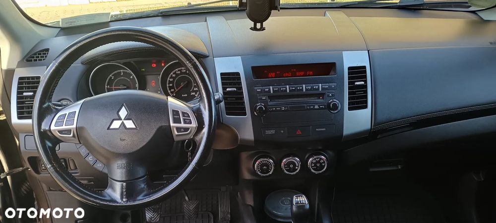 Mitsubishi Outlander 2.2 DID Intense EU5 - 14