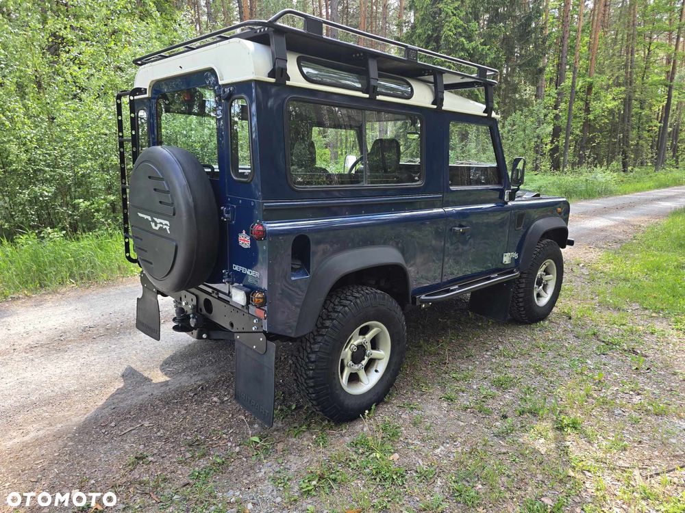 Land Rover Defender - 4