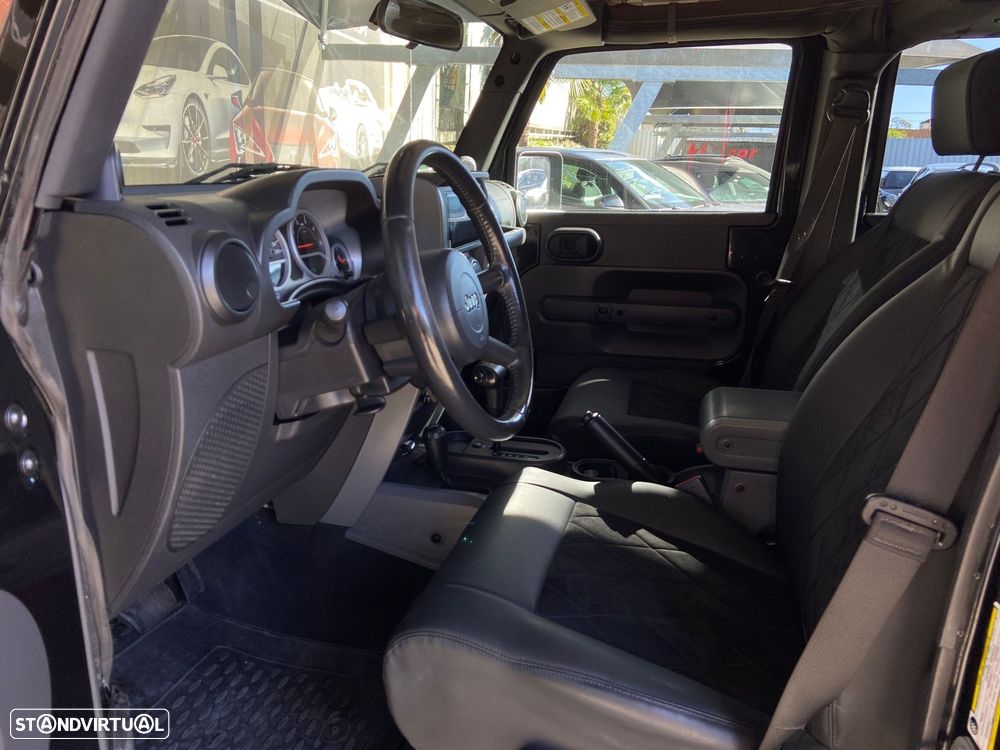 Jeep Wrangler Unlimited 2.8 CRD DPF Auto Sahara - 10