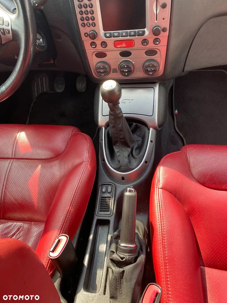 Alfa Romeo GT 1.9JTD 16V Distinctive - 8