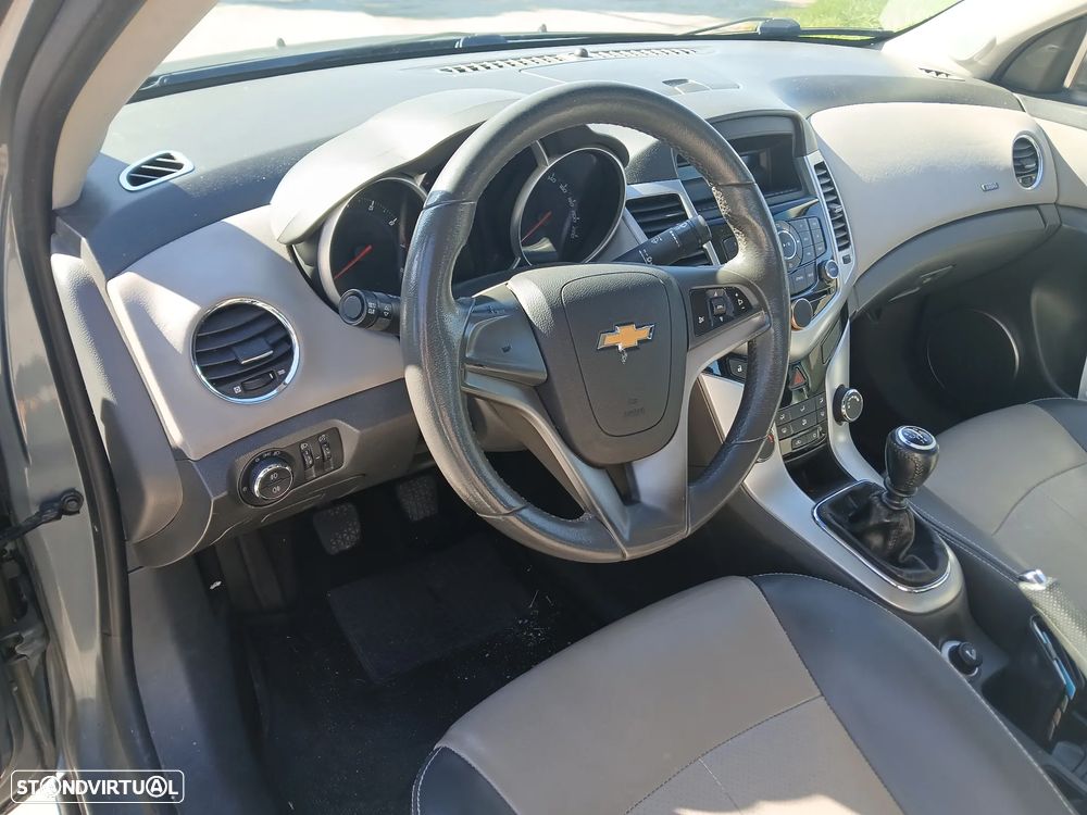 Chevrolet Cruze 1.6 LS - 8