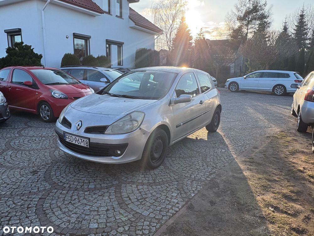 Renault Clio 1.2 16V Campus - 11