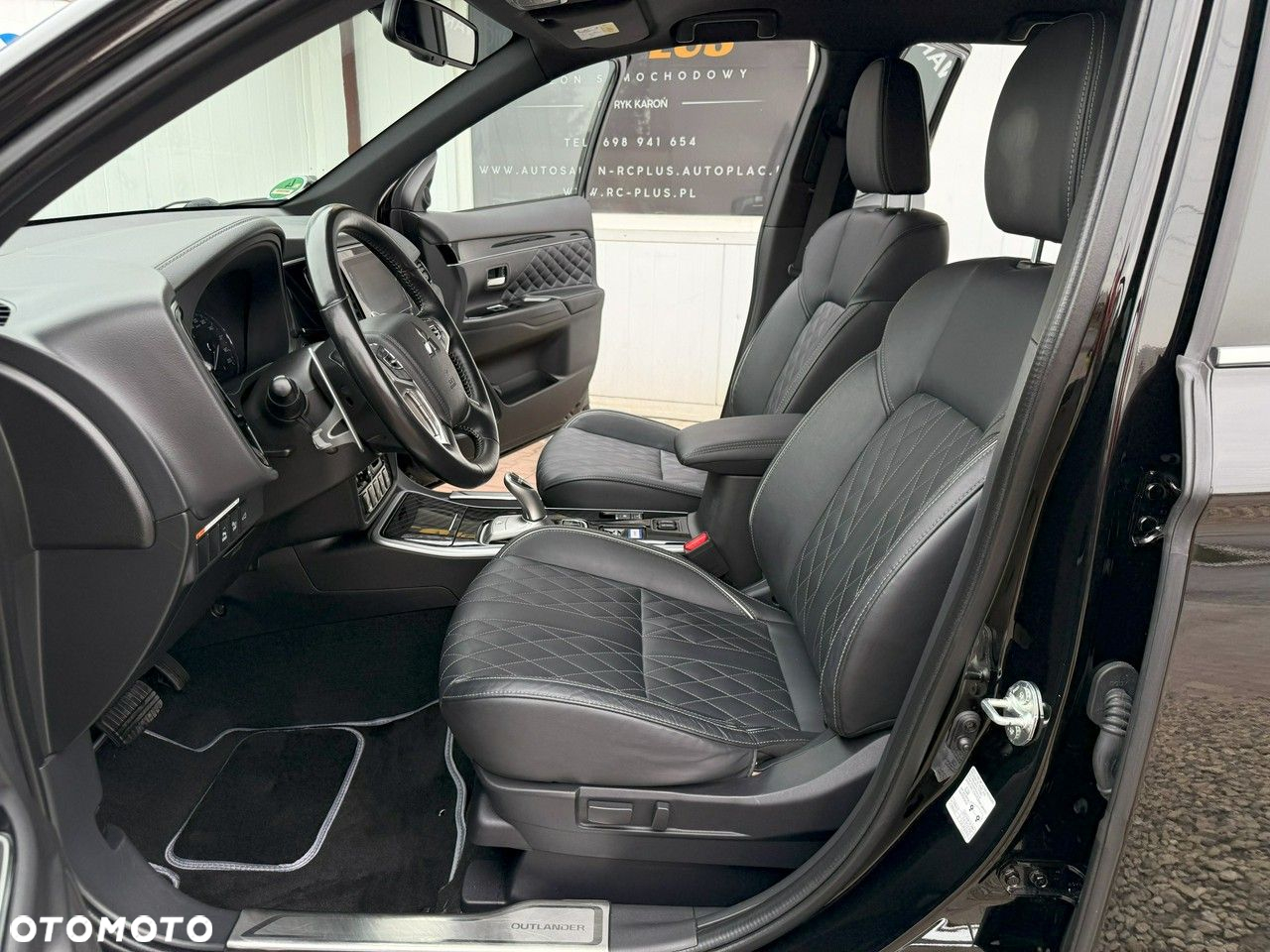 Mitsubishi Outlander PHEV Intense + - 18