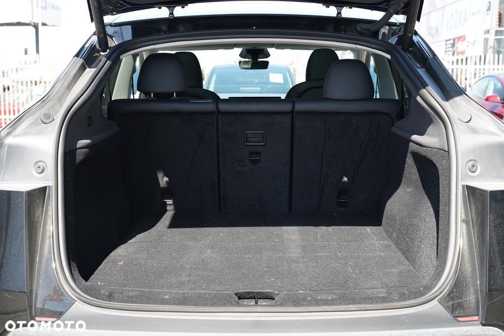 Tesla Y 83.1kWh Long Range AWD - 7