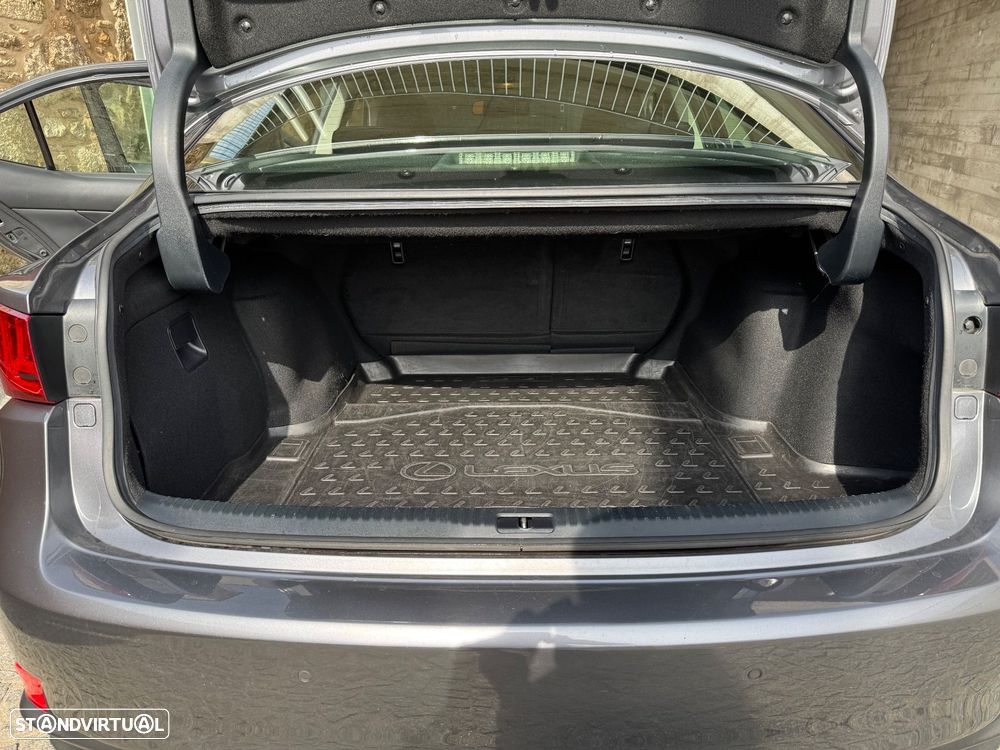 Lexus IS 300H Executive+ - 12