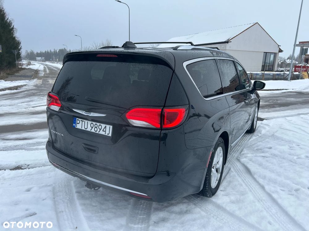 Chrysler Pacifica - 12