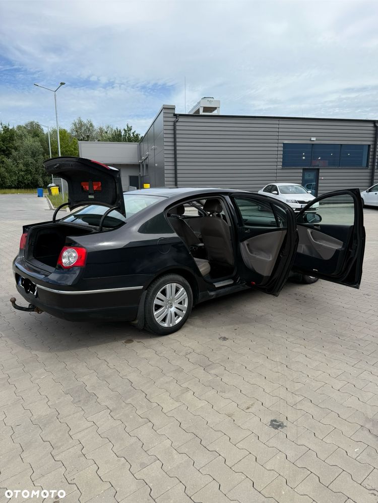 Volkswagen Passat 2.0 TDI Highline - 11