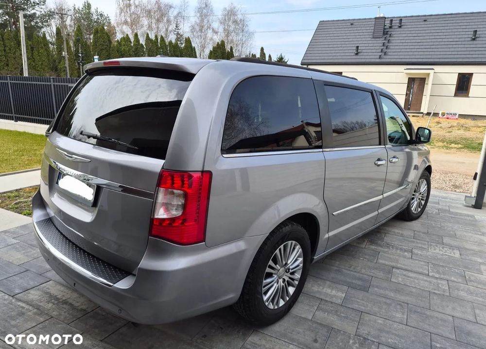 Chrysler Town & Country 3.6 Limited - 6