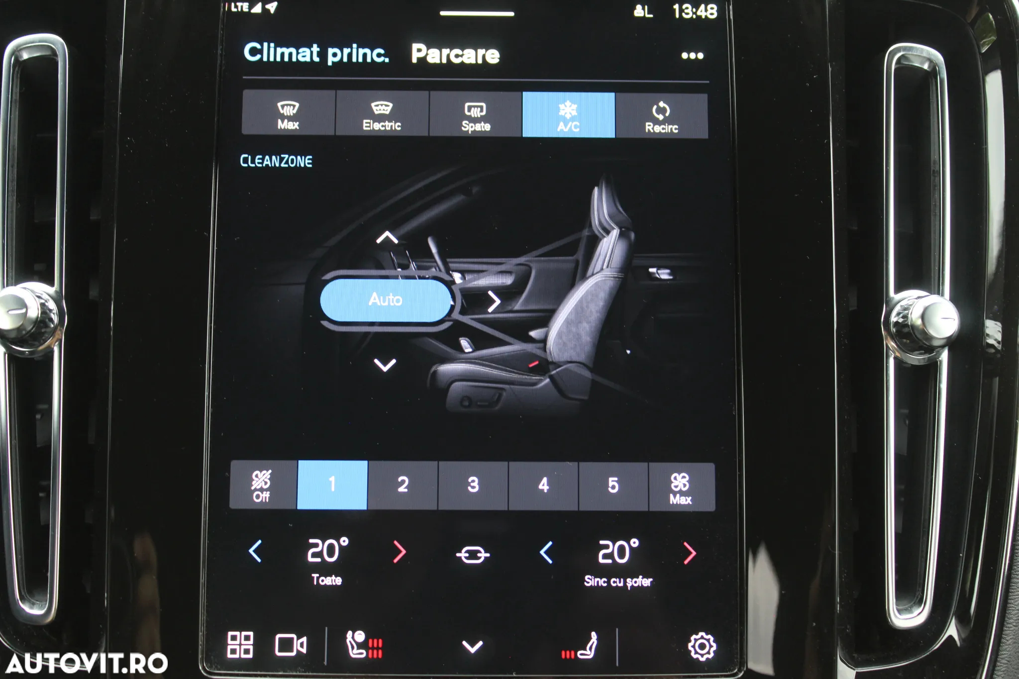 Volvo XC 40 B3 AT FWD MHEV Plus Dark - 24