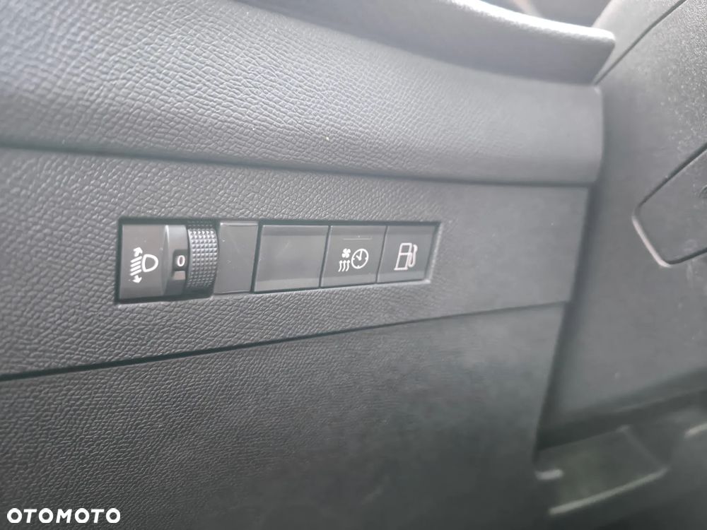 Opel Astra 1.6 T Plug-in Hybrid Elegance - 9