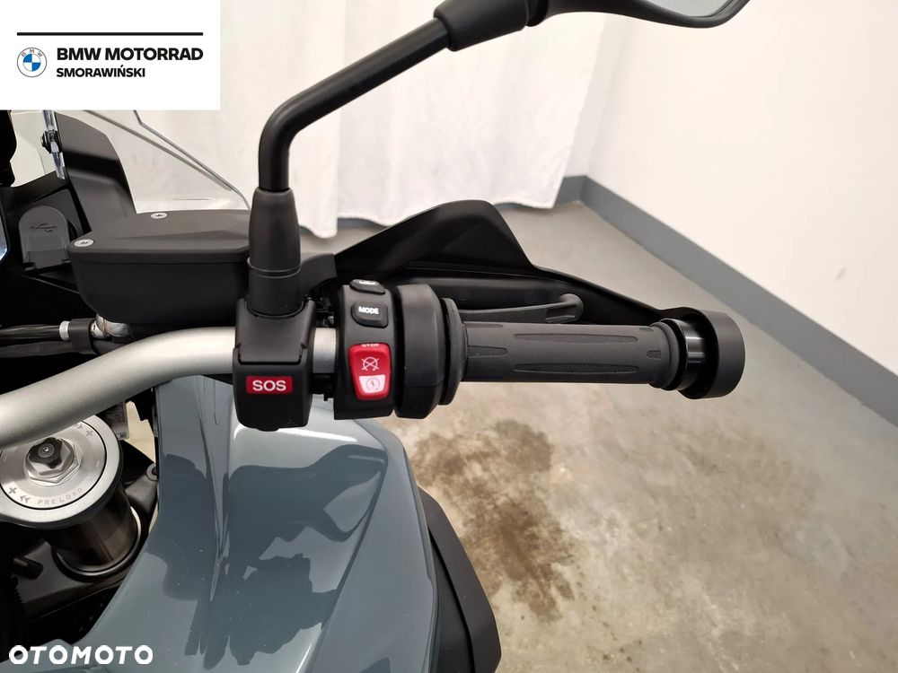 BMW F - 11
