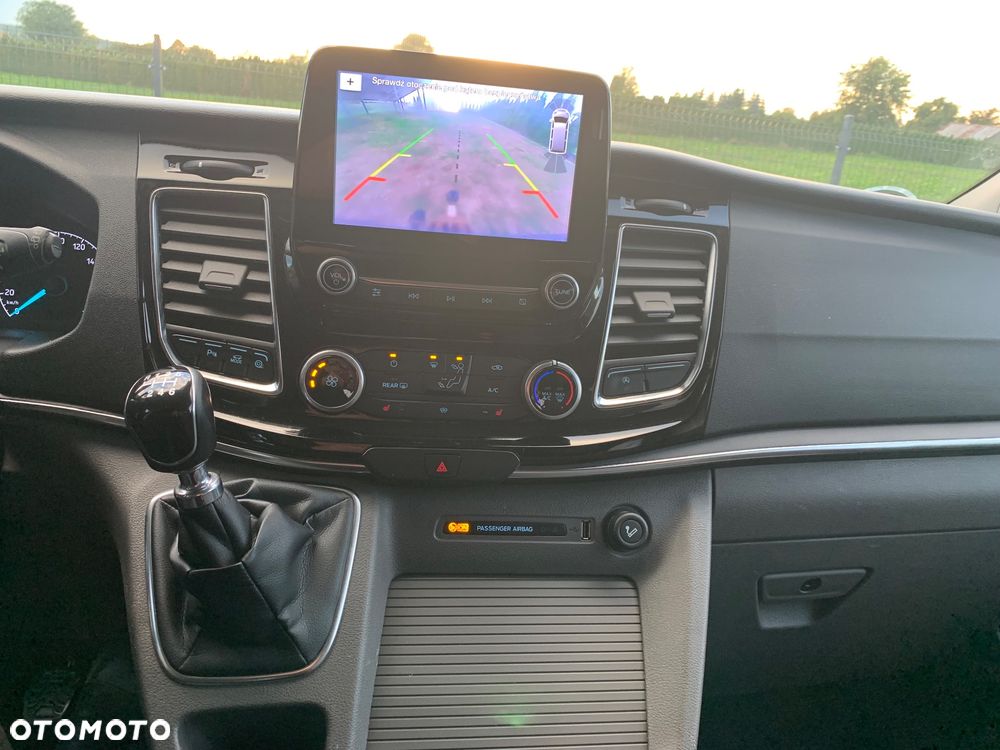 Ford Tourneo Custom 320 L2H1 VA Titanium - 23
