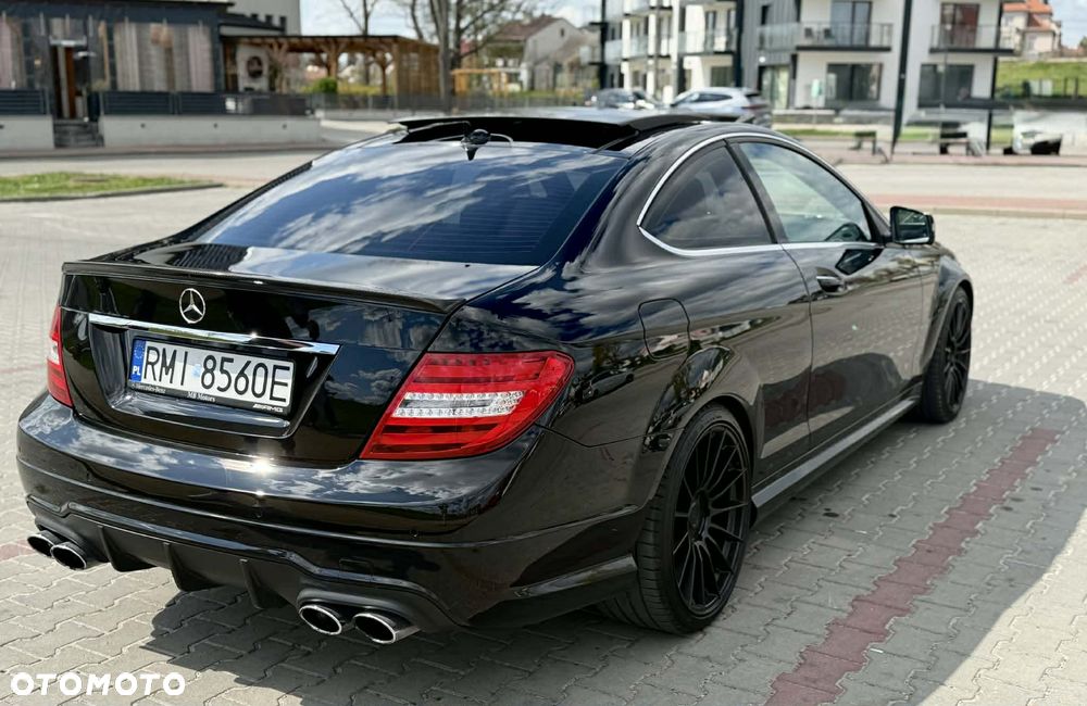 Mercedes-Benz Klasa C 63 AMG AMG SPEEDSHIFT MCT AMG Performance Package - 2