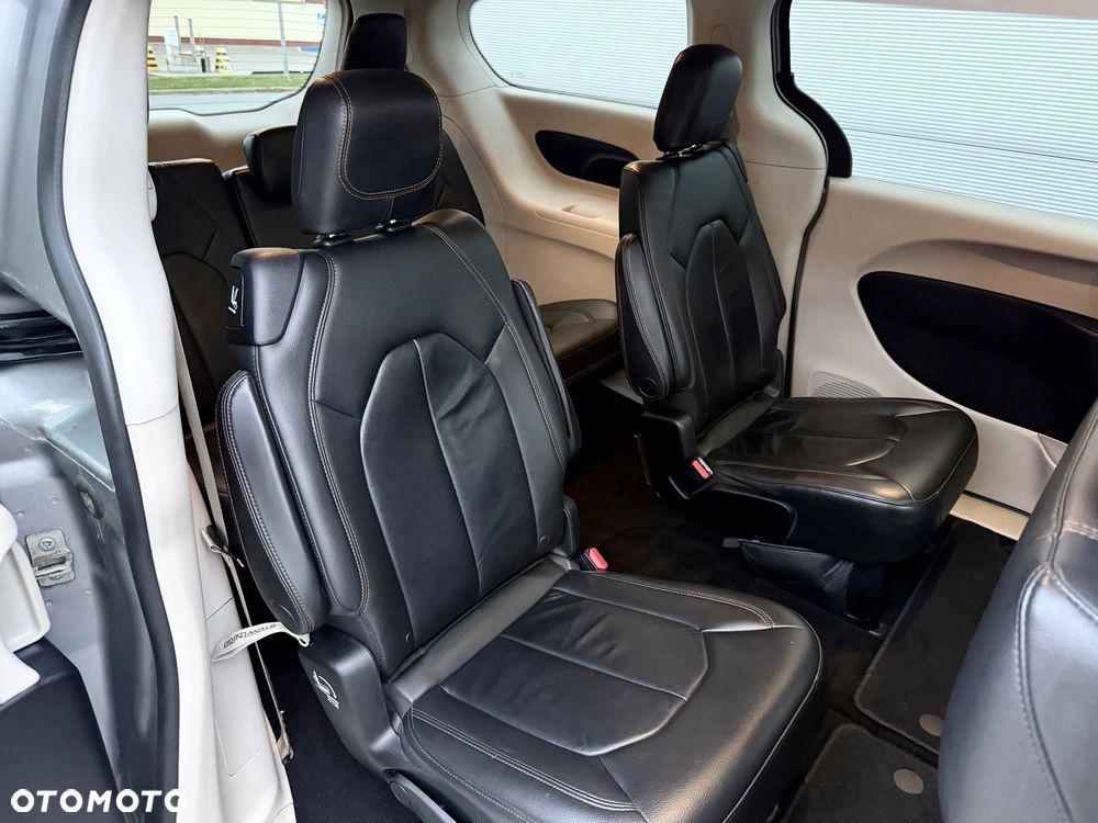 Chrysler Pacifica - 33