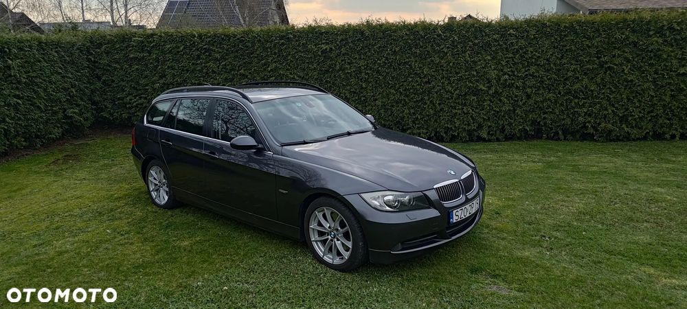 BMW Seria 3 330i - 1
