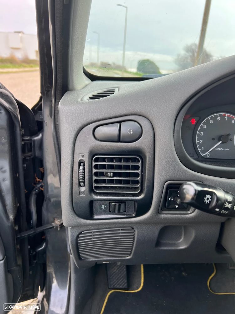 Mitsubishi Lancer 1300 GLXi - 21