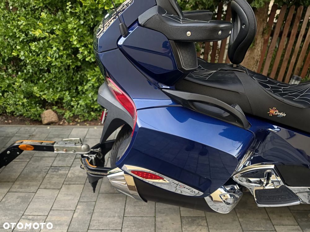 Can-Am Spyder - 8
