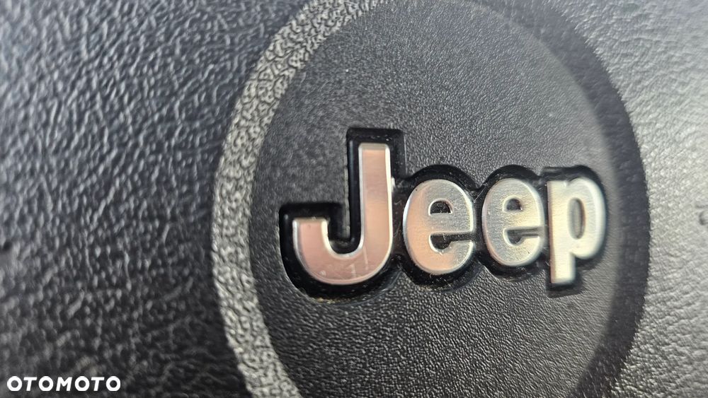 Jeep Grand Cherokee - 19