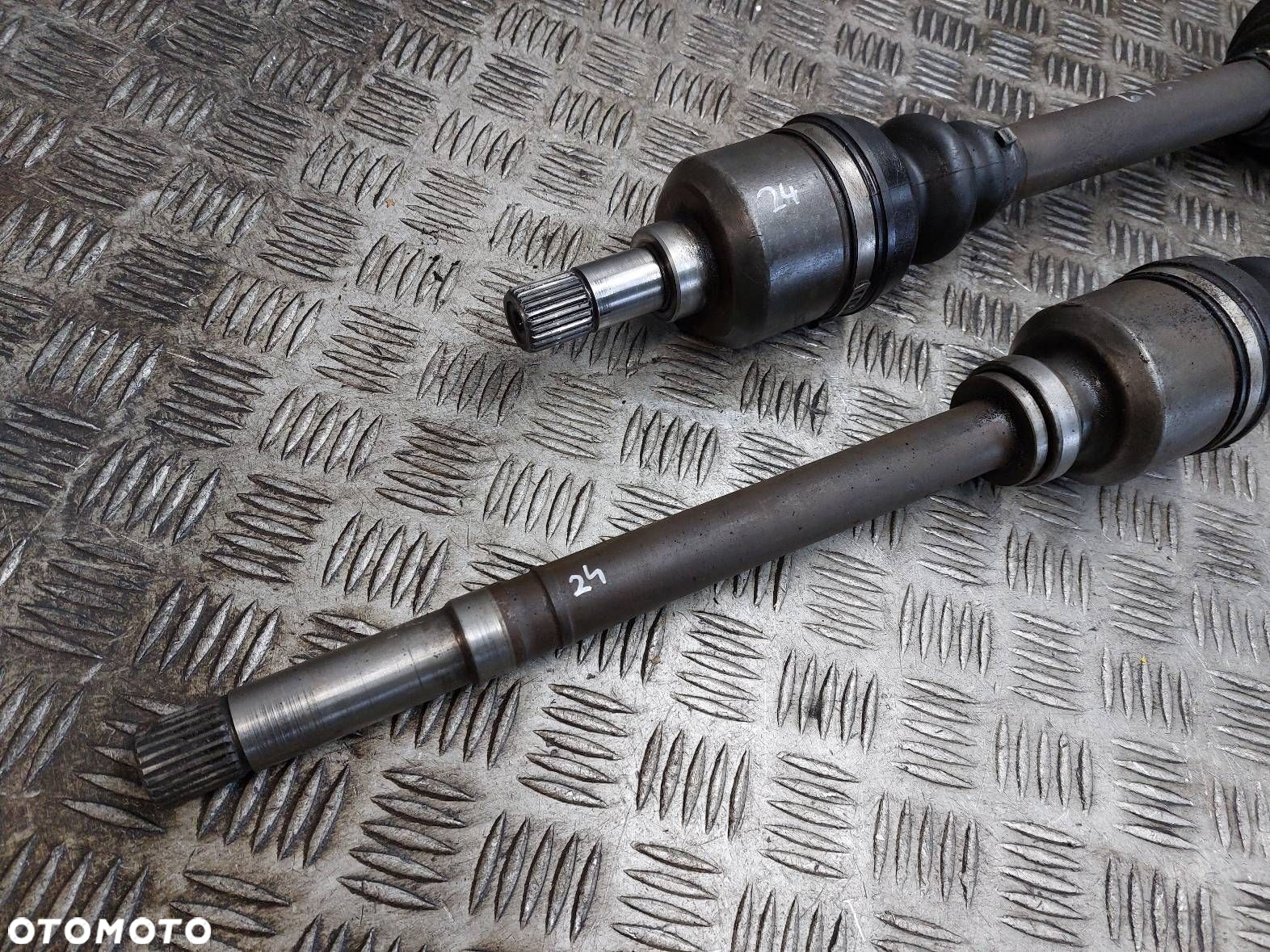 PÓŁOŚ LEWY PRZÓD + PRAWY PRZÓD 5B PEUGEOT 307 I 2.0 HDI - 2