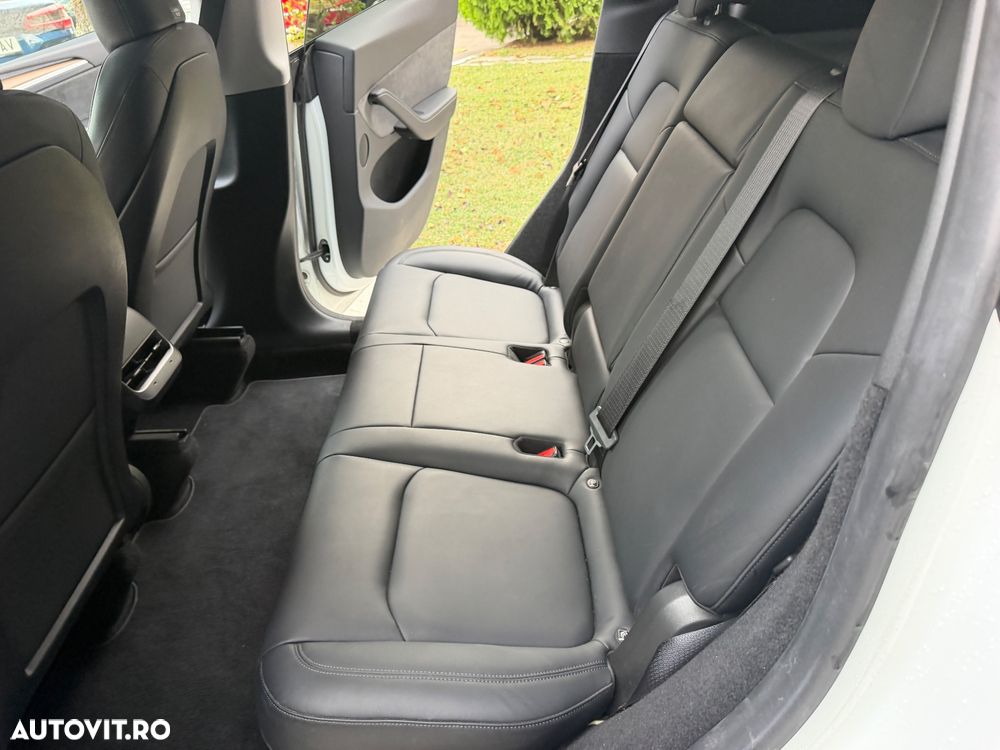 Tesla Model Y Long Range Dual Motor AWD - 6