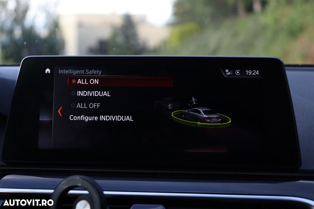BMW Seria 5 520d xDrive AT - 32