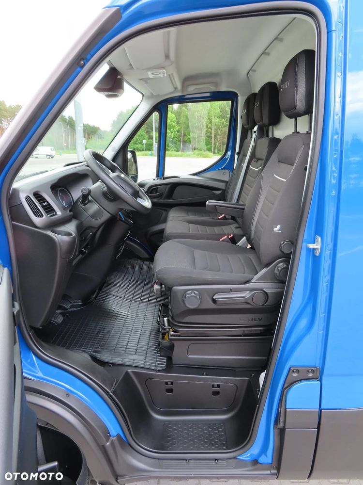 Iveco Daily 35S18 3.0 HPI 180 KM POWER Furgon Blaszak XXL 4.70 CM MAXI LONG Wysokość H2 1900 mm WZMACNIANE ZAWIESZENIE 970 Kg Ładowność HAK 3500 Kg Rozstaw Osi 4100 mm DMC 3500 Kg, WZMACNIANY Stan JAK NOWY OKAZJA DOSTEPNY I GOTOWY - 35