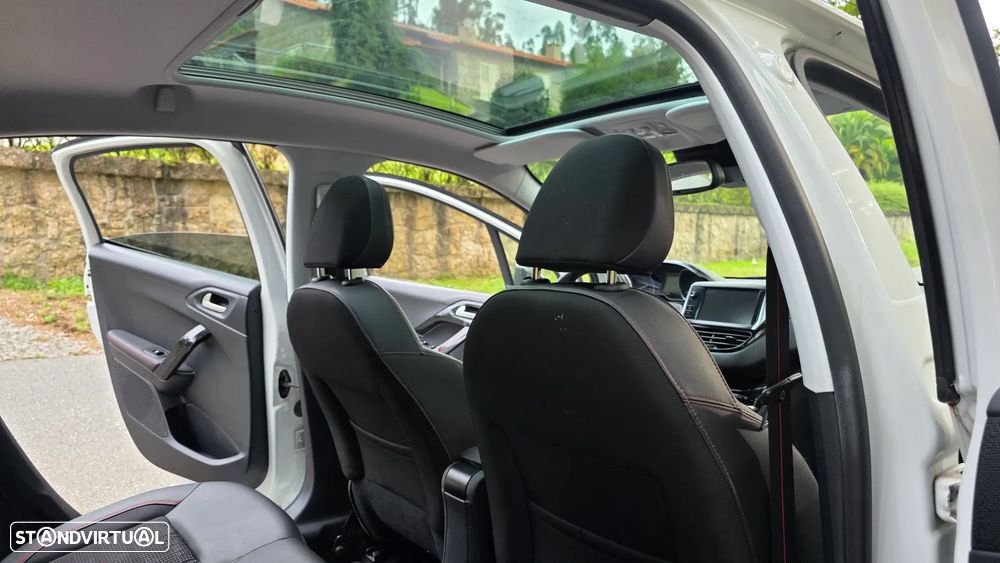 Peugeot 208 1.6 BlueHDi GT Line - 35