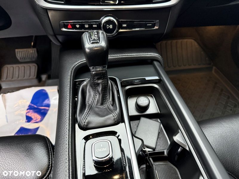 Volvo S90 D4 Geartronic Momentum Pro - 9