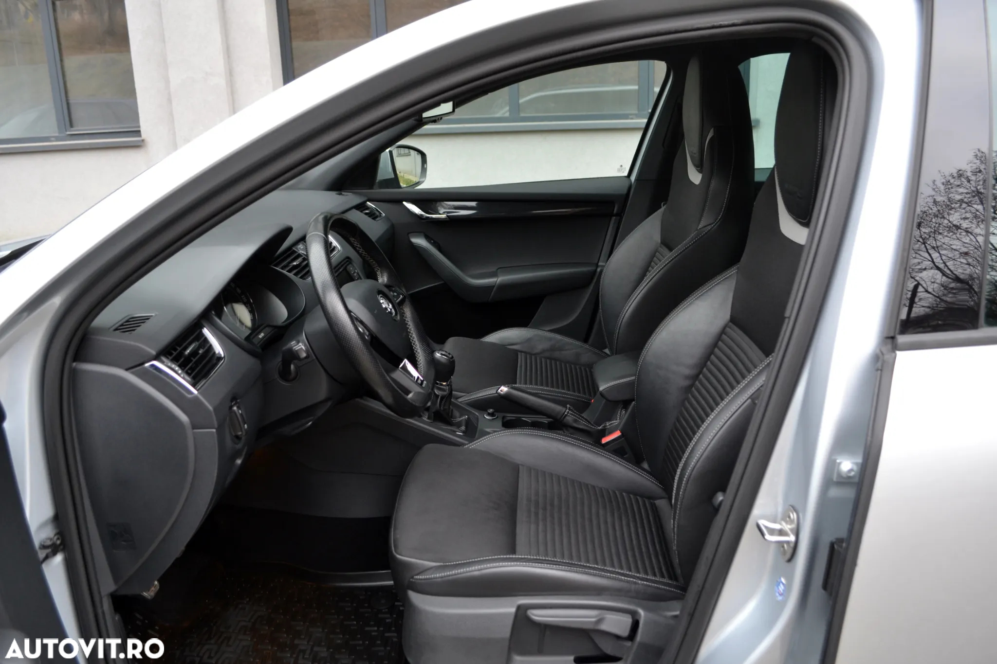 Skoda Octavia Combi 2.0 TDI (Green tec) RS - 10