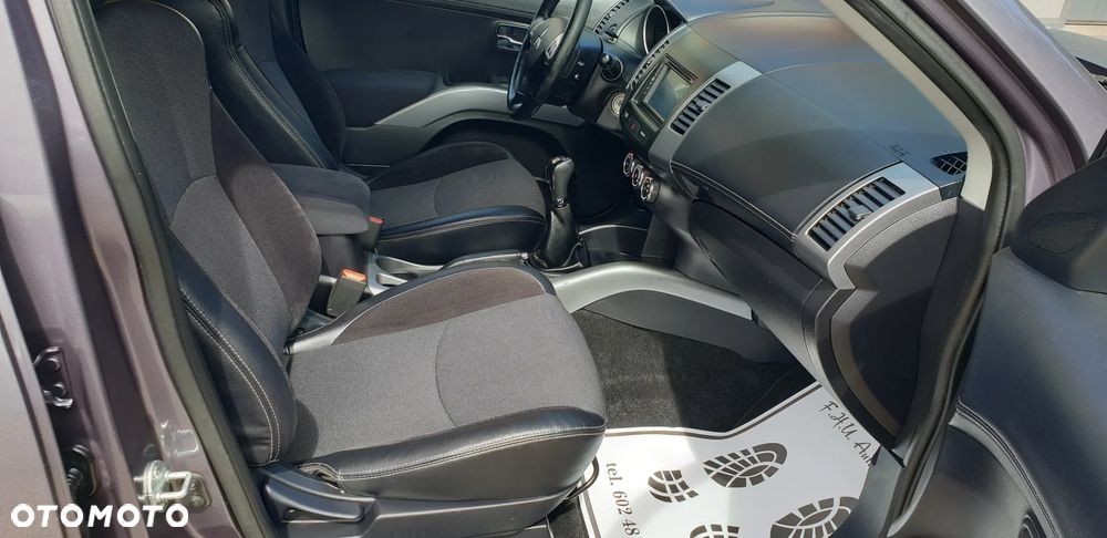 Mitsubishi Outlander - 16