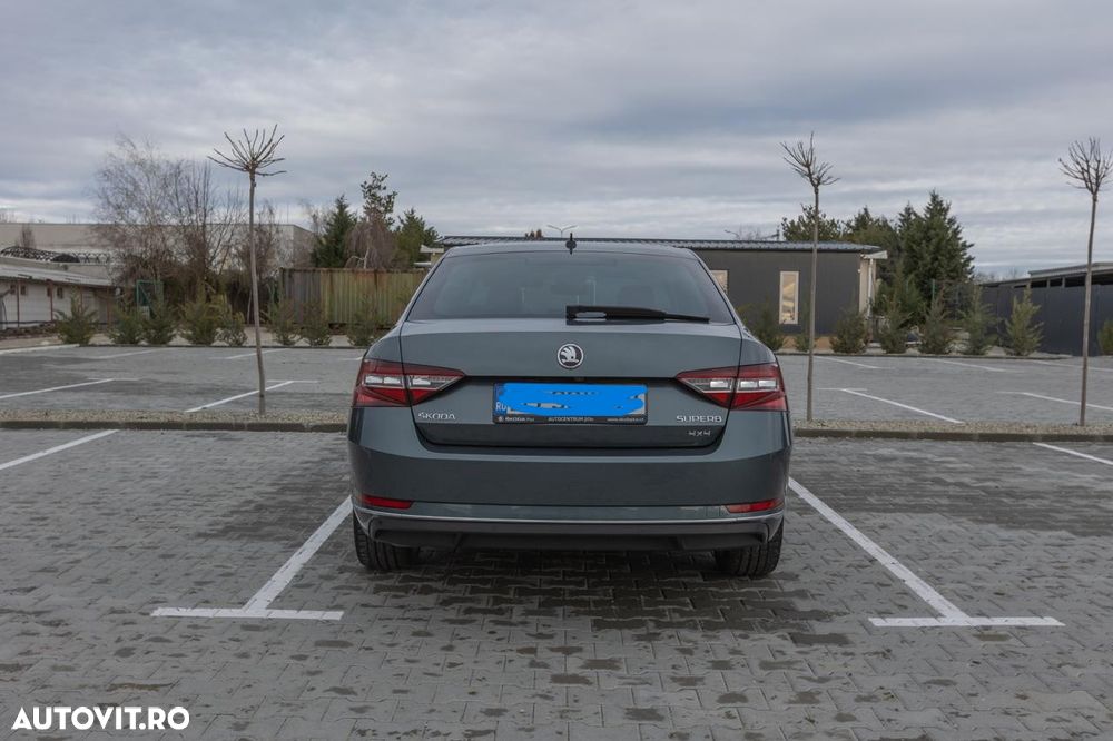 Skoda Superb 2.0 TDI 4X4 DSG L&K - 8