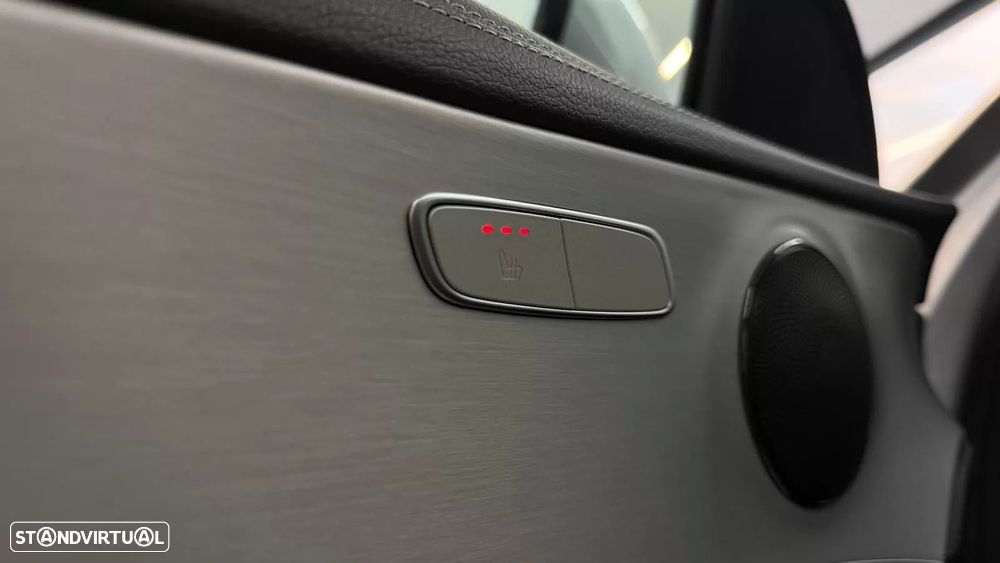 Mercedes-Benz E 300 e AMG Line - 42