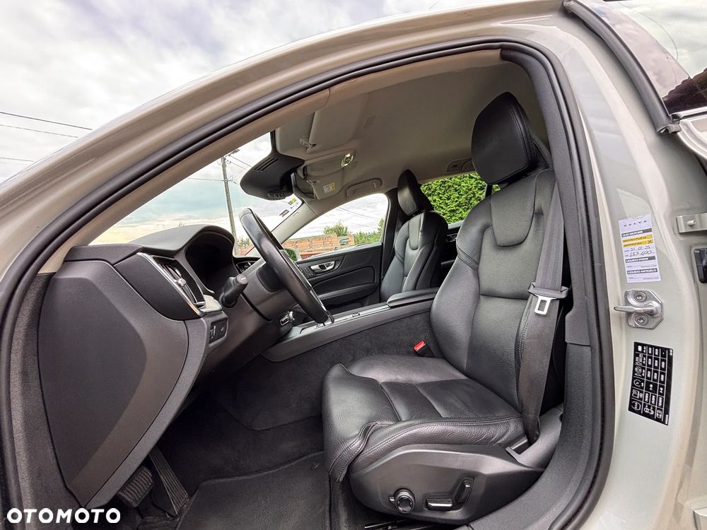 Volvo V60 Cross Country B4 D AWD Geartronic Pro - 11
