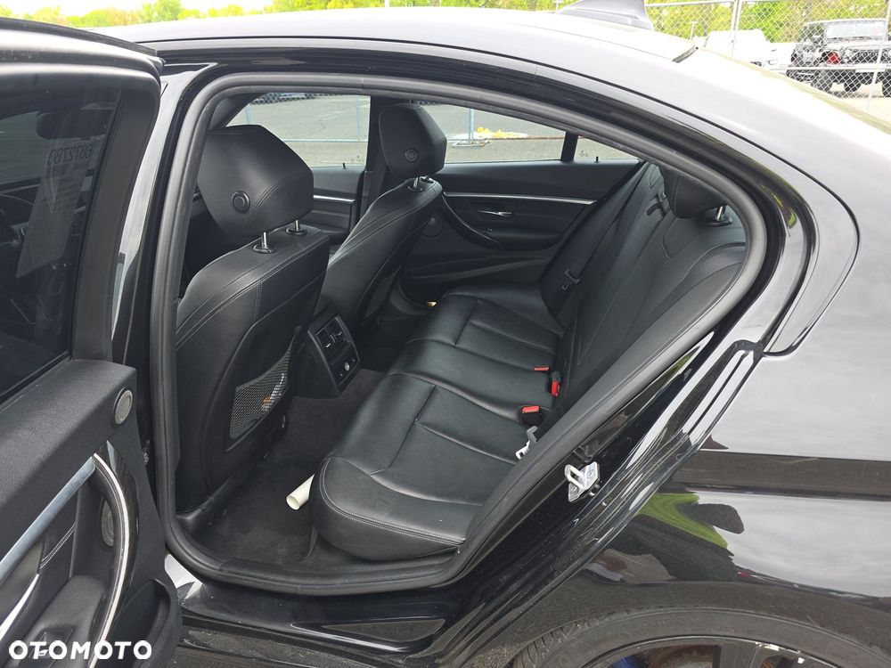 BMW Seria 3 340i xDrive M Sport - 10