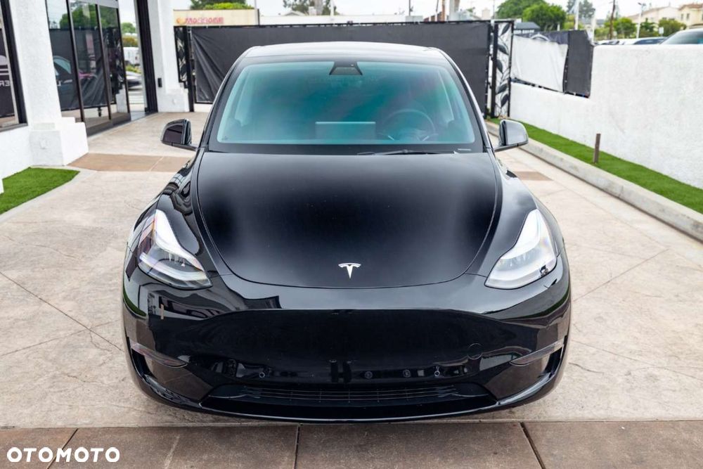 Tesla Model Y - 15
