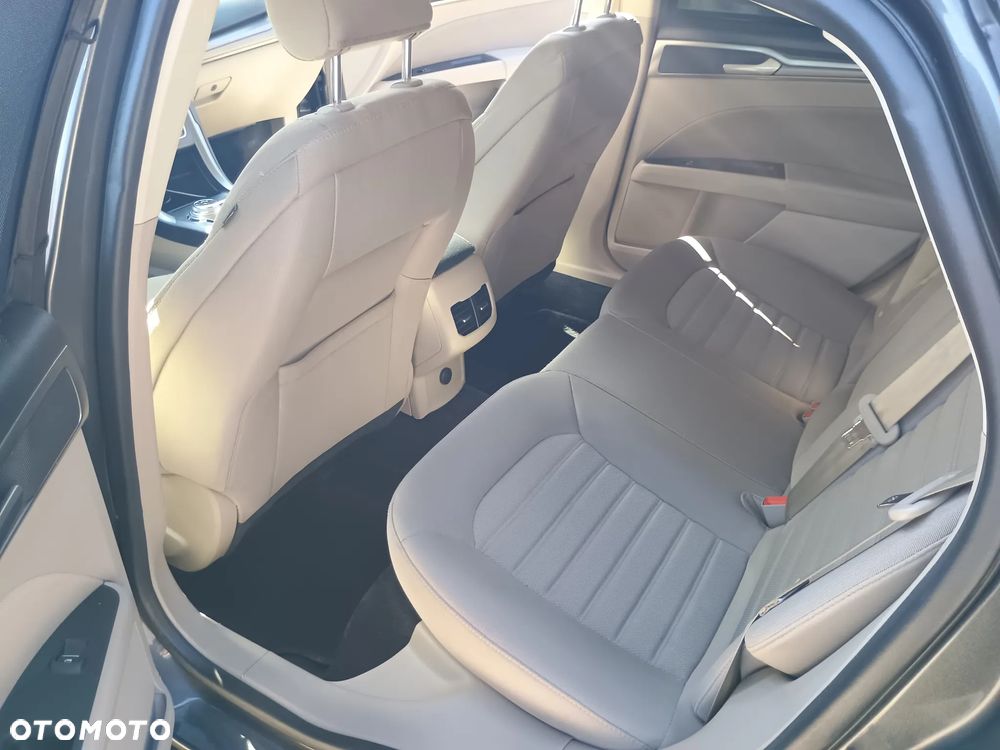 Ford Fusion - 19