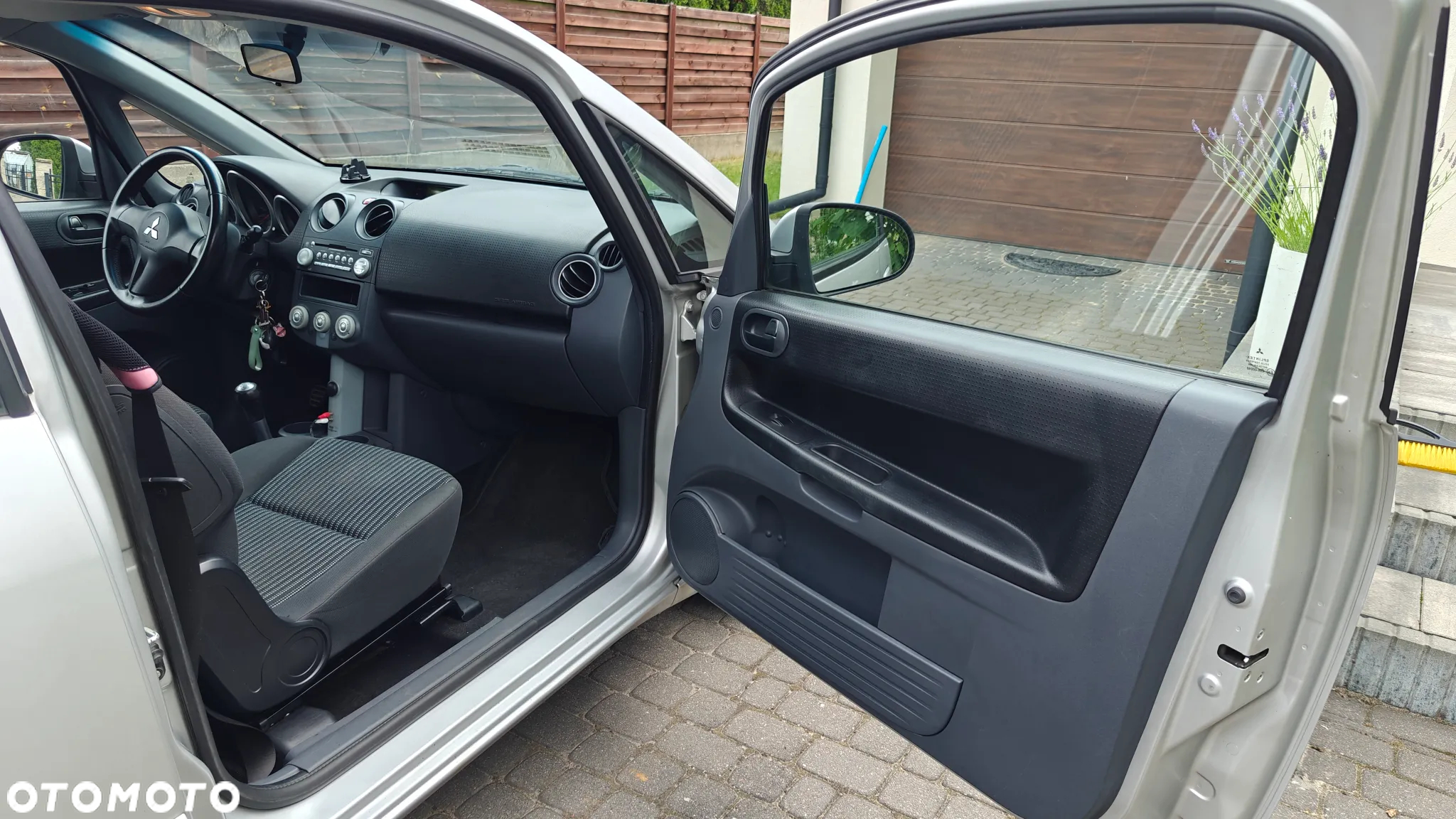 Mitsubishi Colt - 12