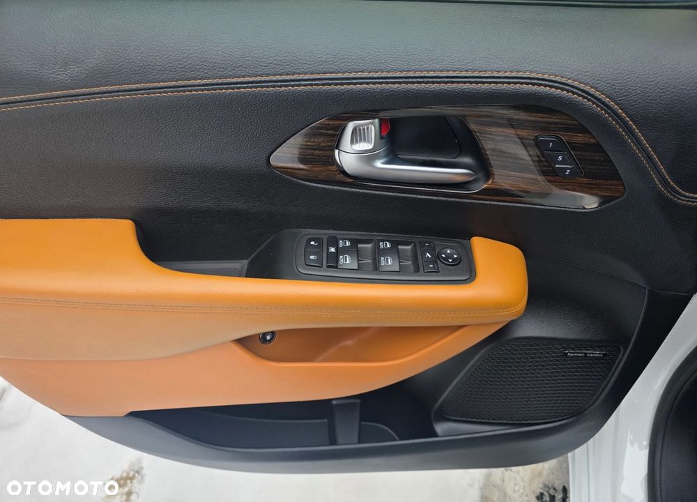 Chrysler Pacifica - 7