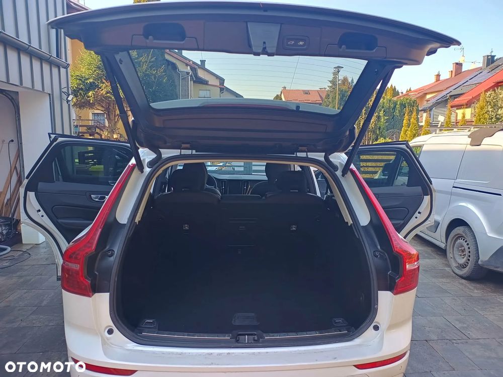 Volvo XC 60 B5 B AWD Plus Dark - 8